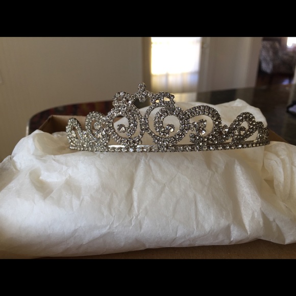 Tiara - Picture 1 of 4
